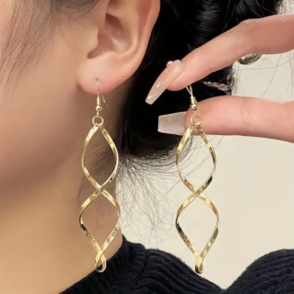 ✨🆕✨ Chic Golden Hollow Spiral Design Earrings ✨ - Picture 6 of 11